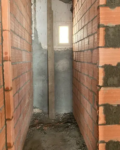 Cloisons de la salle de bain avant enduit – rénovation salle de bain